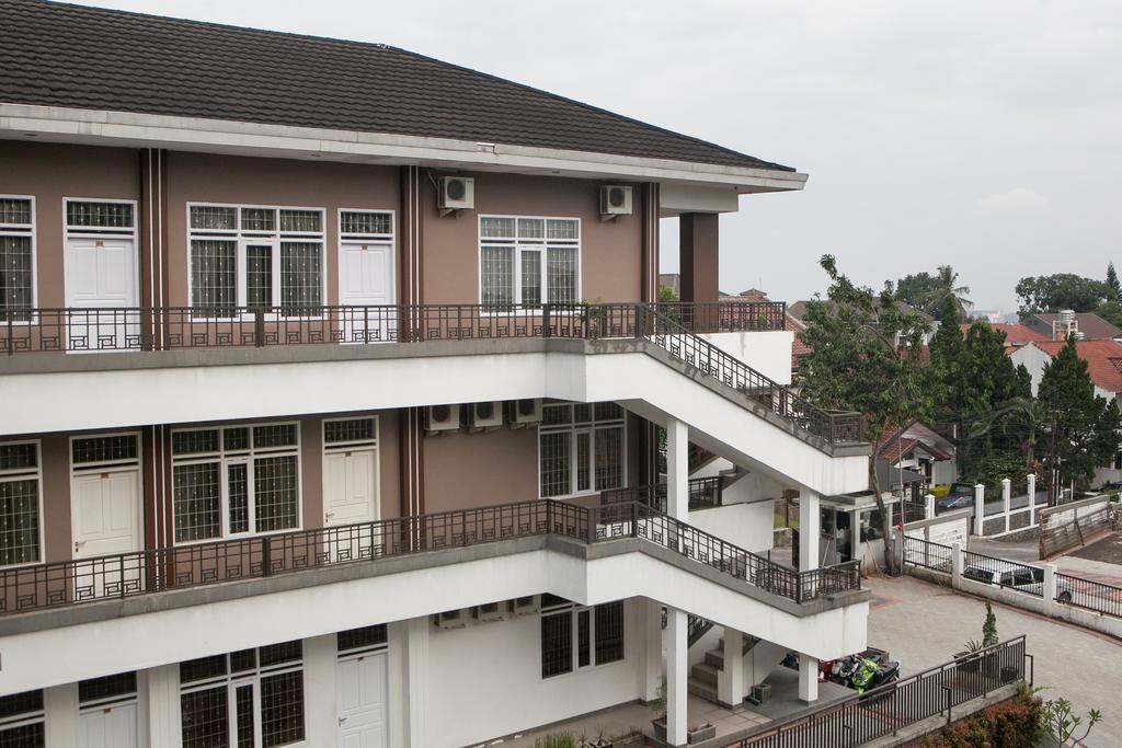 Reddoorz Plus Near Sukajadi 2 Bandung Eksteriør bilde